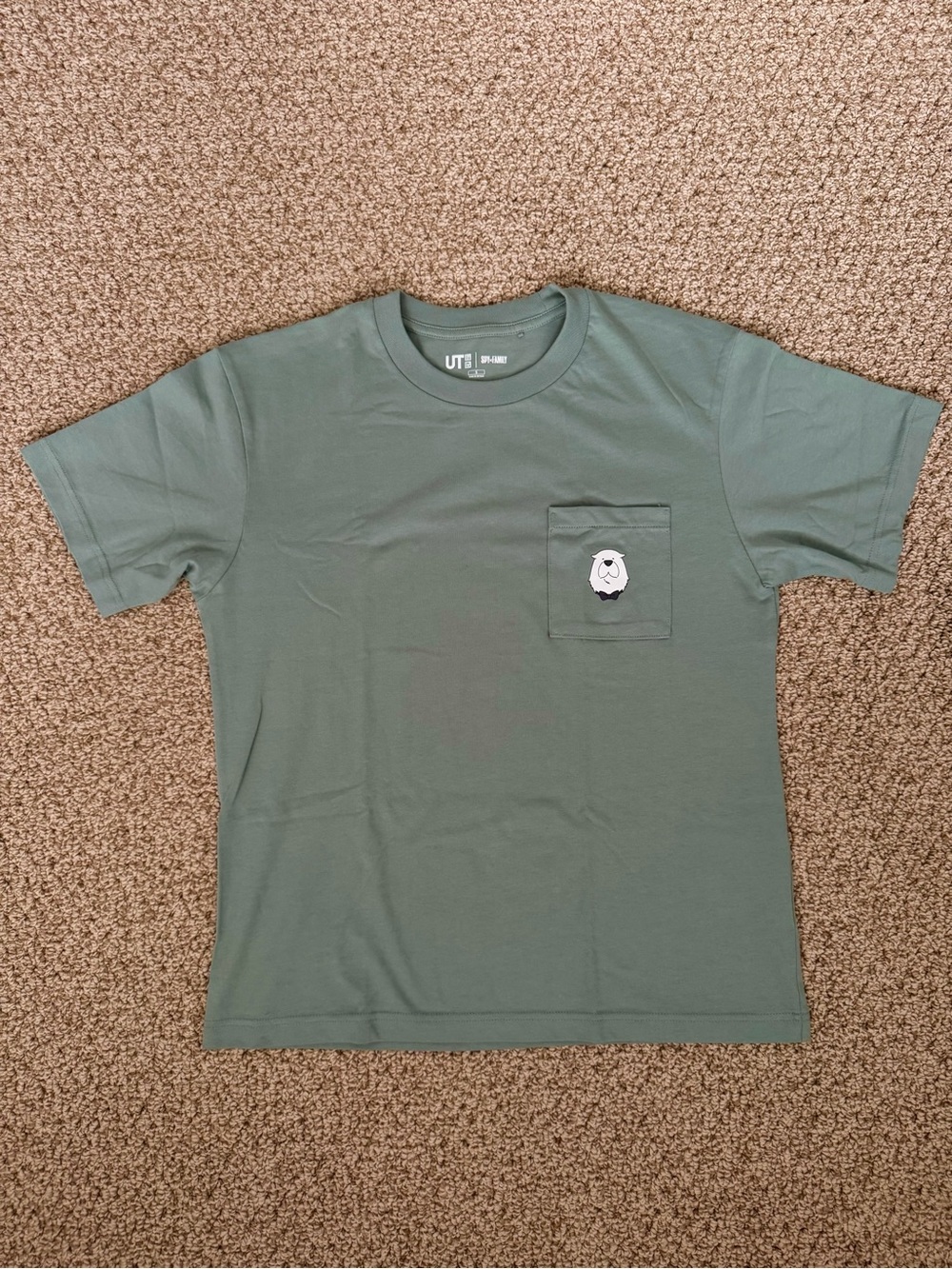 Uniqlo Men's Short-Sleeve Pocket Tee in Sage Green with Bear Patch